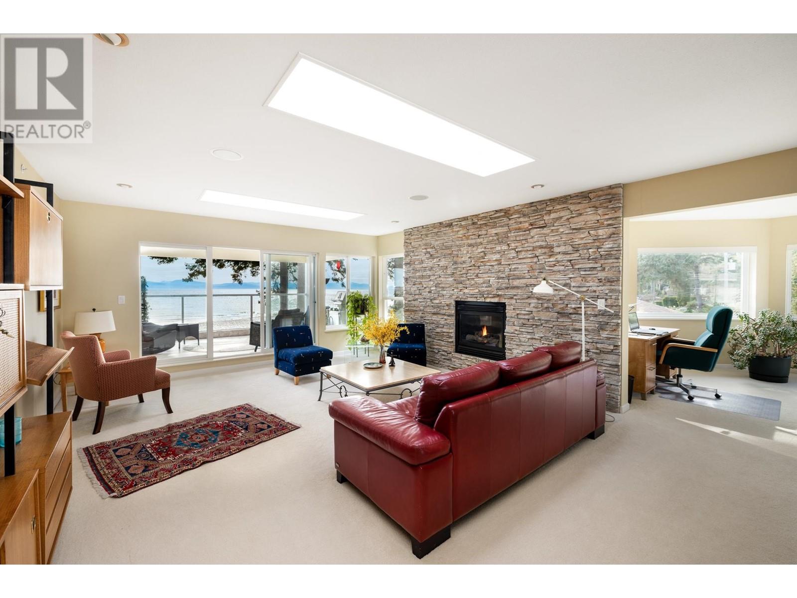 214 1585 FIELD ROAD, Sechelt