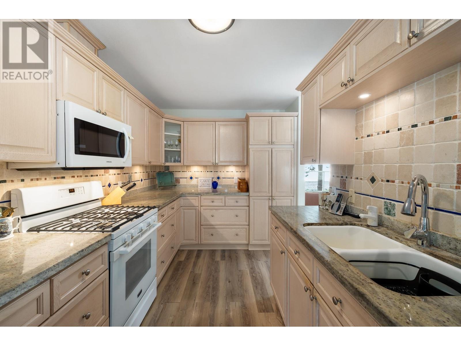 214 1585 FIELD ROAD, Sechelt
