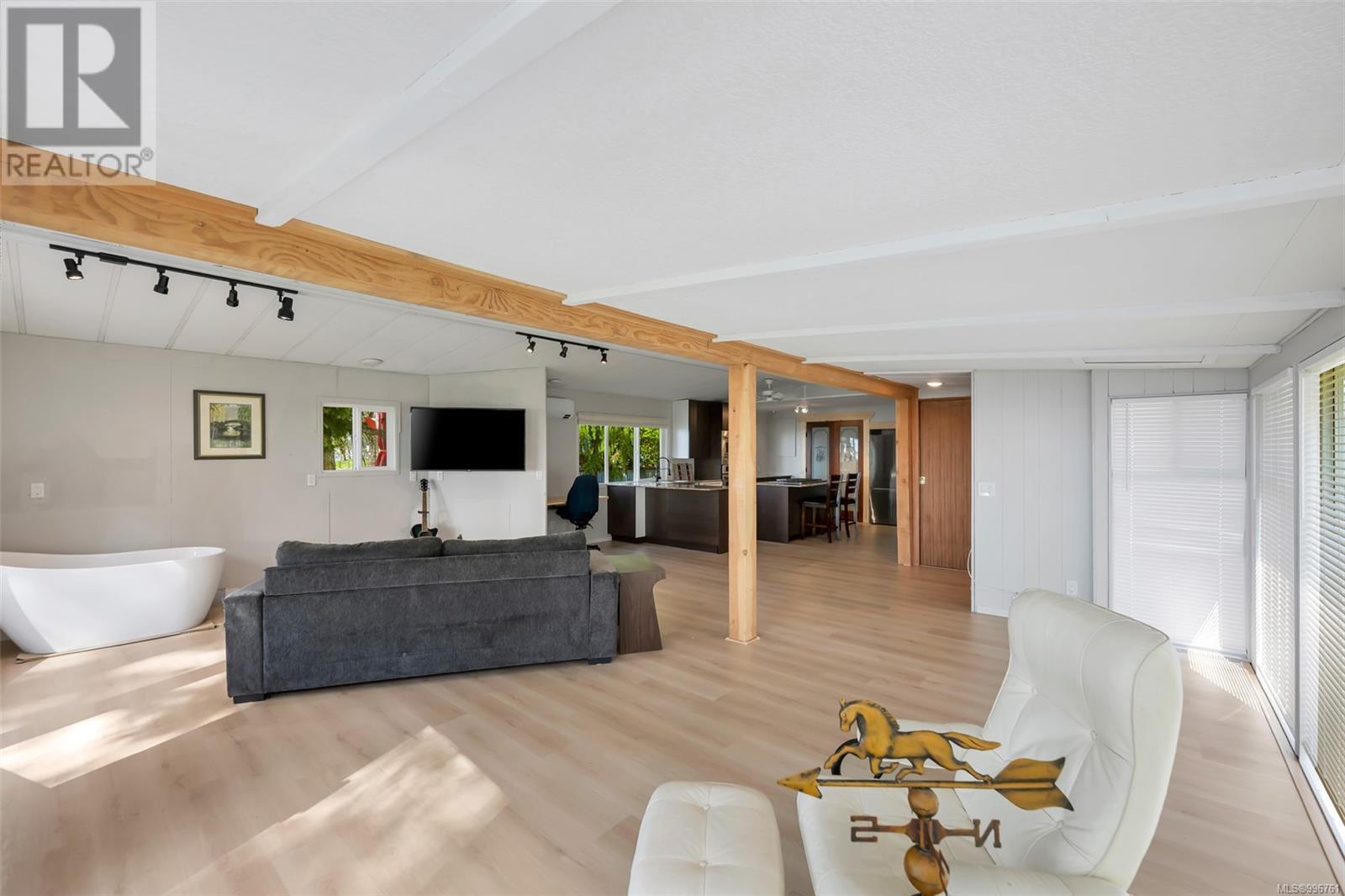 23 7871 West Coast Rd, Sooke