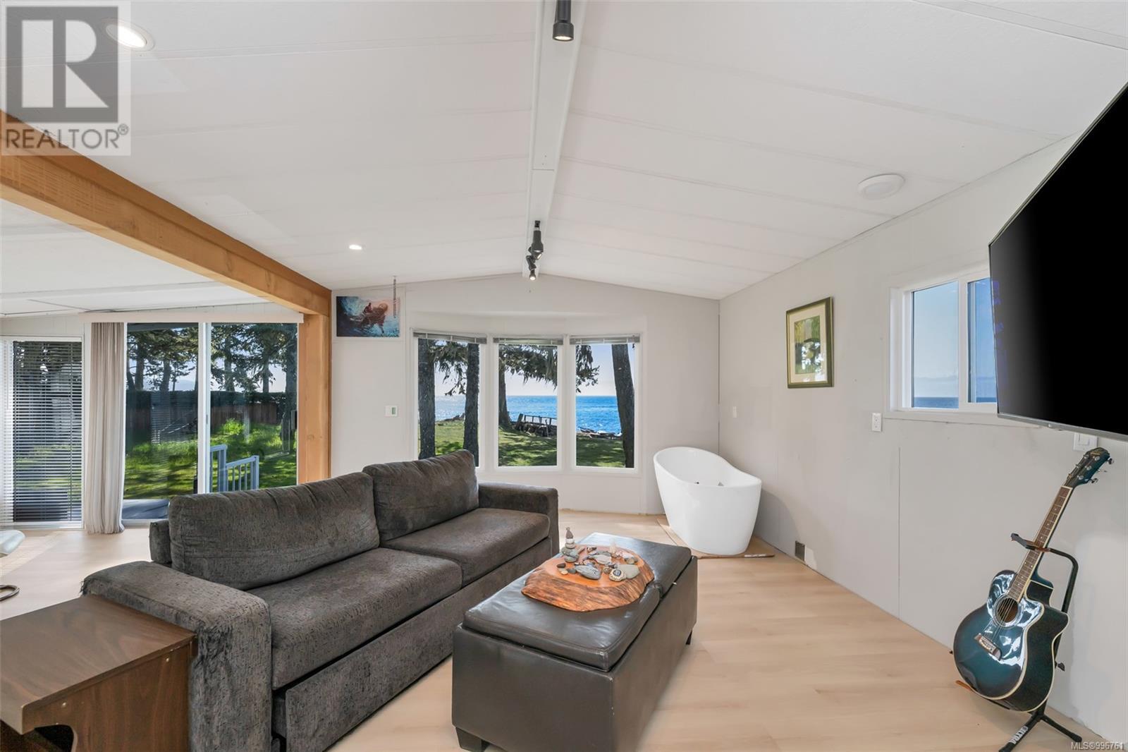 23 7871 West Coast Rd, Sooke