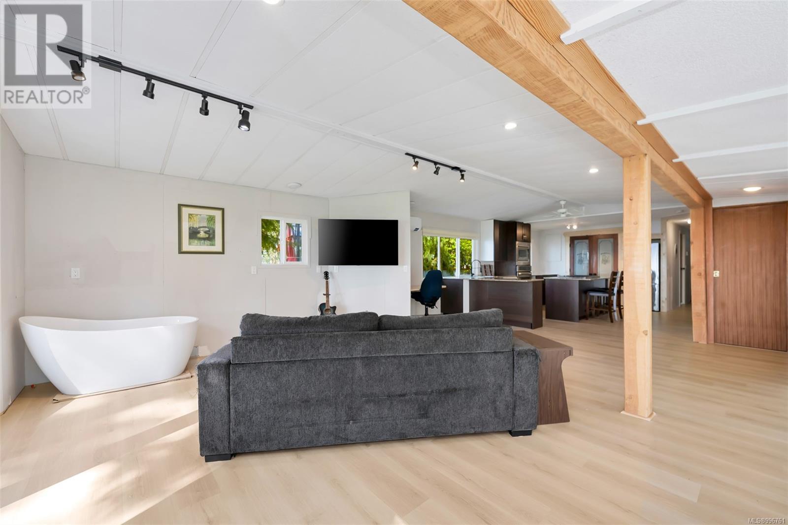 23 7871 West Coast Rd, Sooke