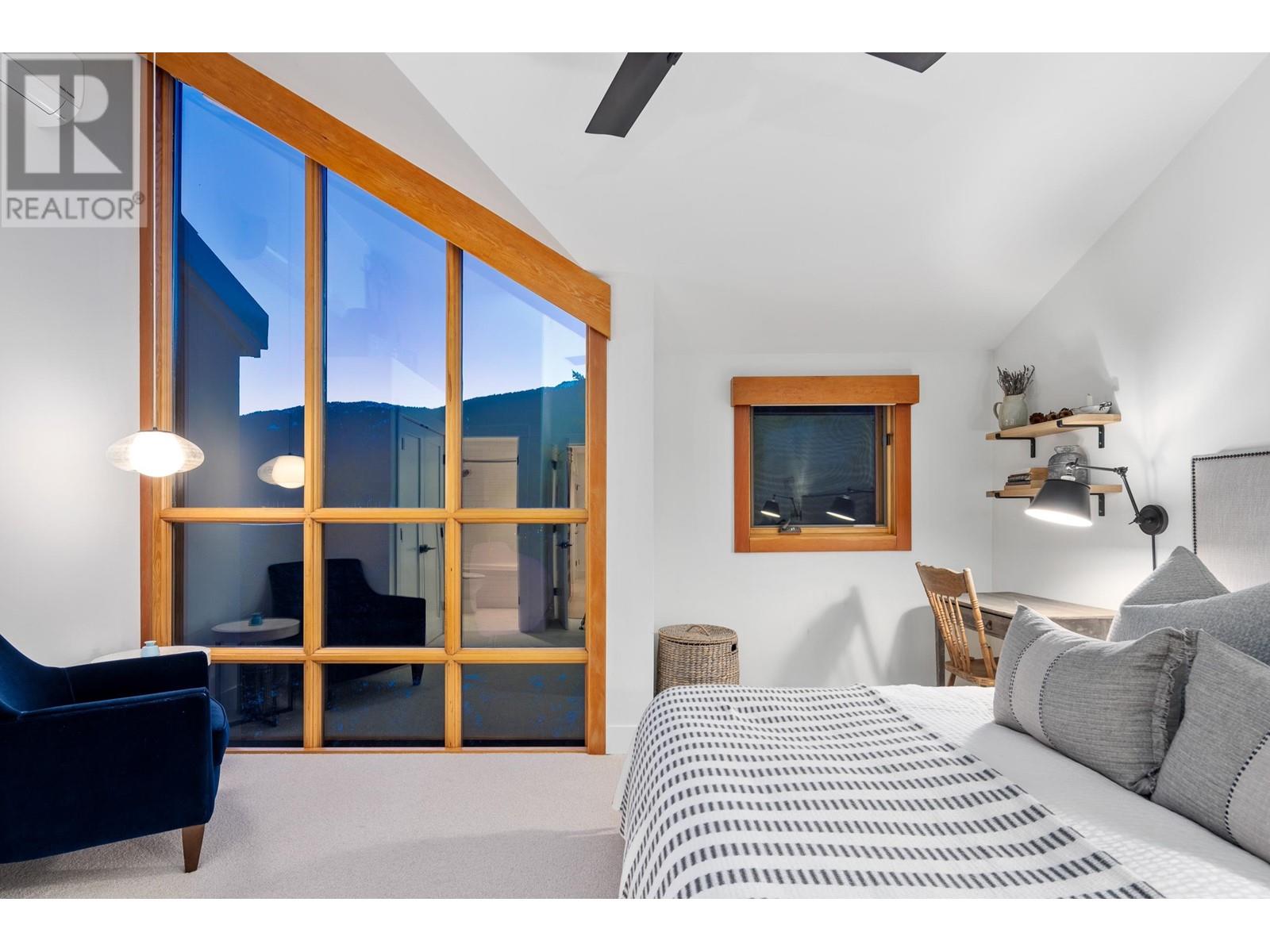 2 2221 GONDOLA WAY, Whistler