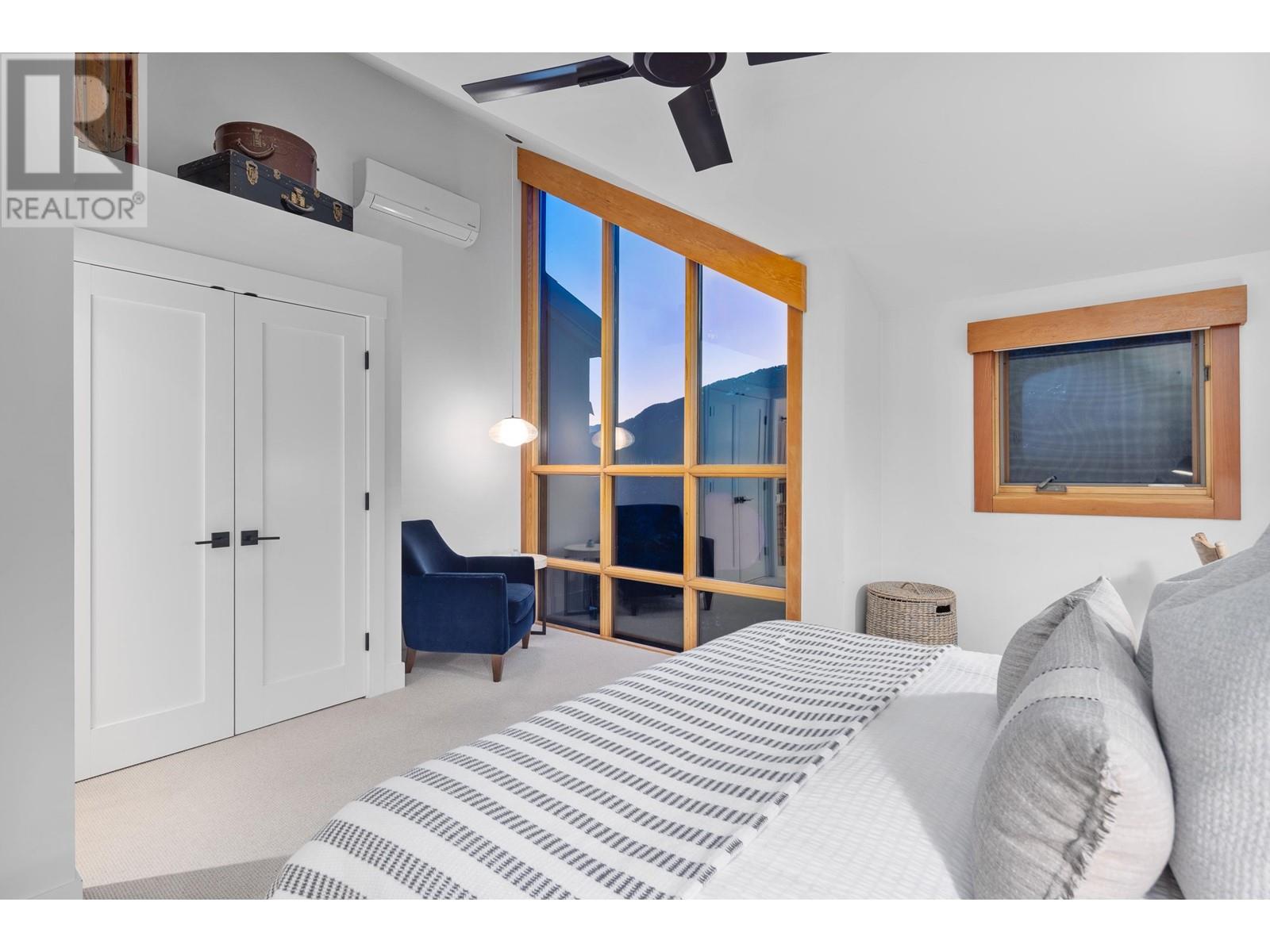 2 2221 GONDOLA WAY, Whistler