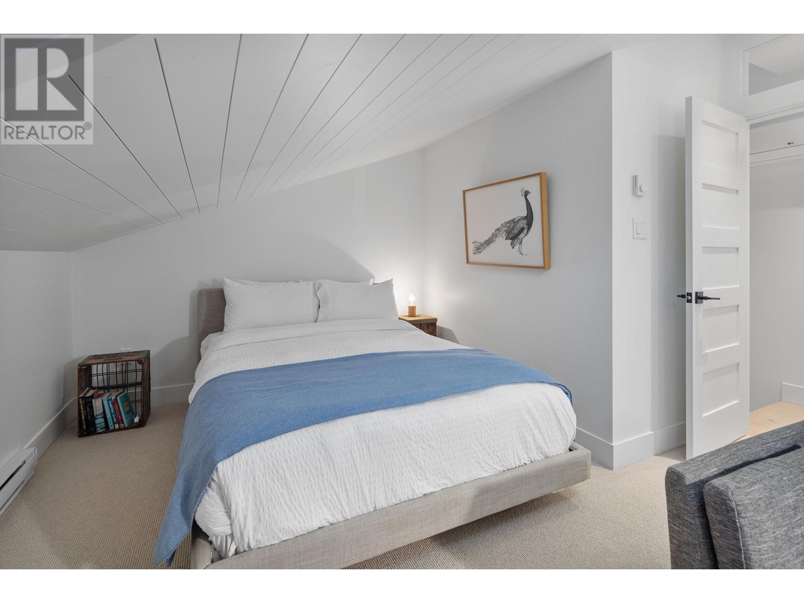 2 2221 GONDOLA WAY, Whistler