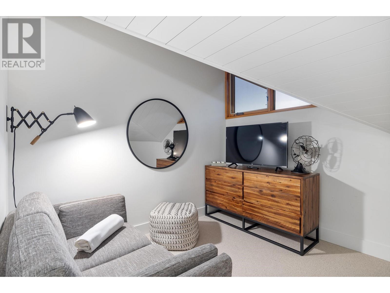 2 2221 GONDOLA WAY, Whistler