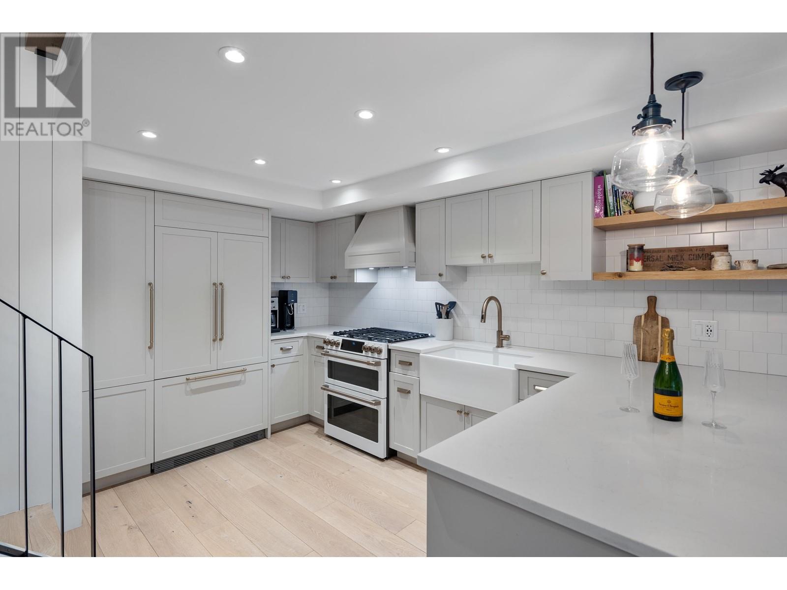 2 2221 GONDOLA WAY, Whistler