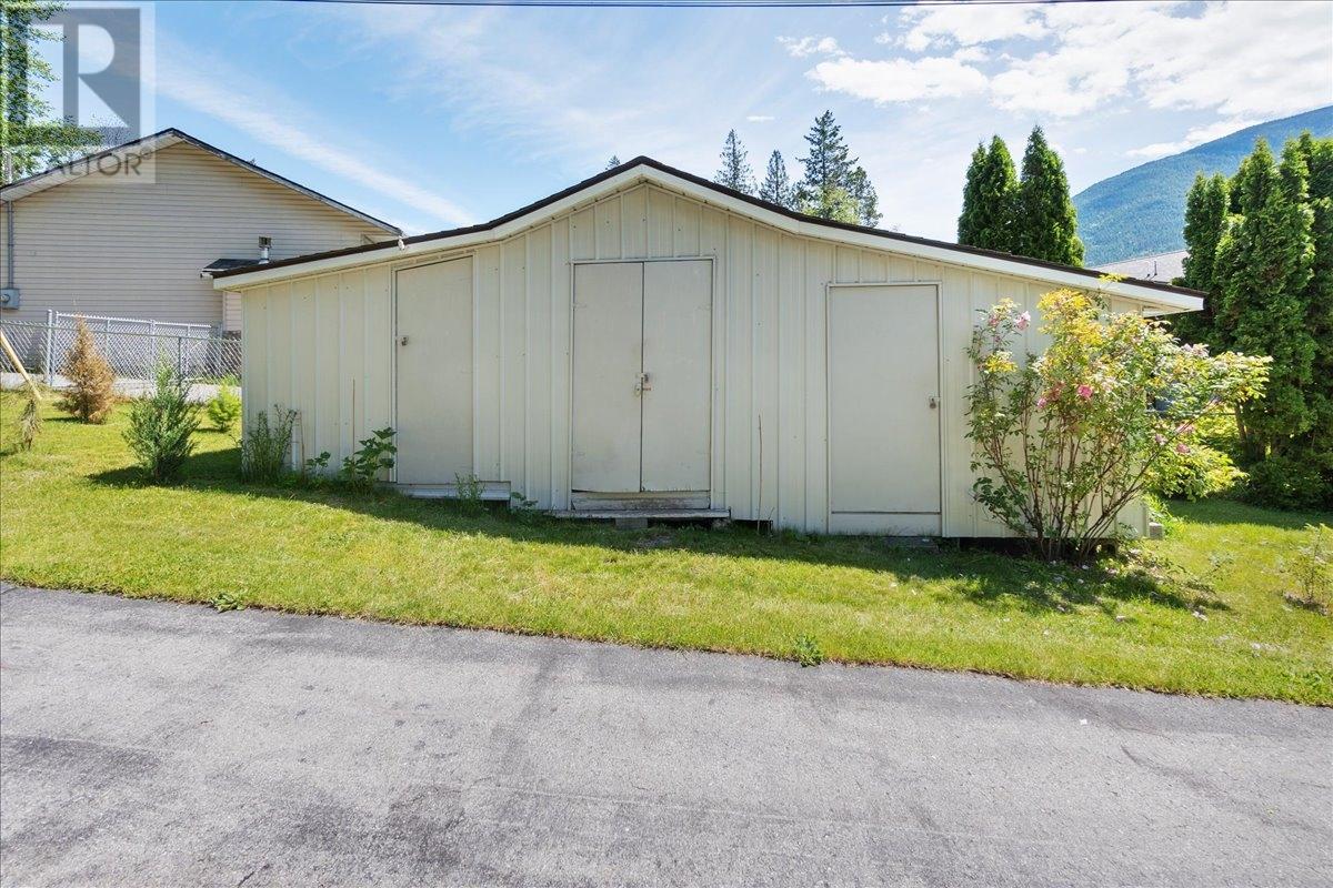 7620 3A Highway, Balfour
