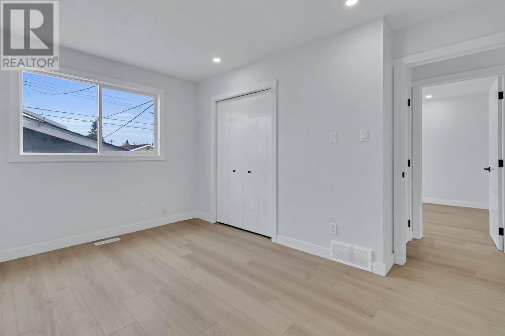 Single Family House Bi-level for Sale in  Penmeadows Close SE Penbrooke Meadows Calgary 