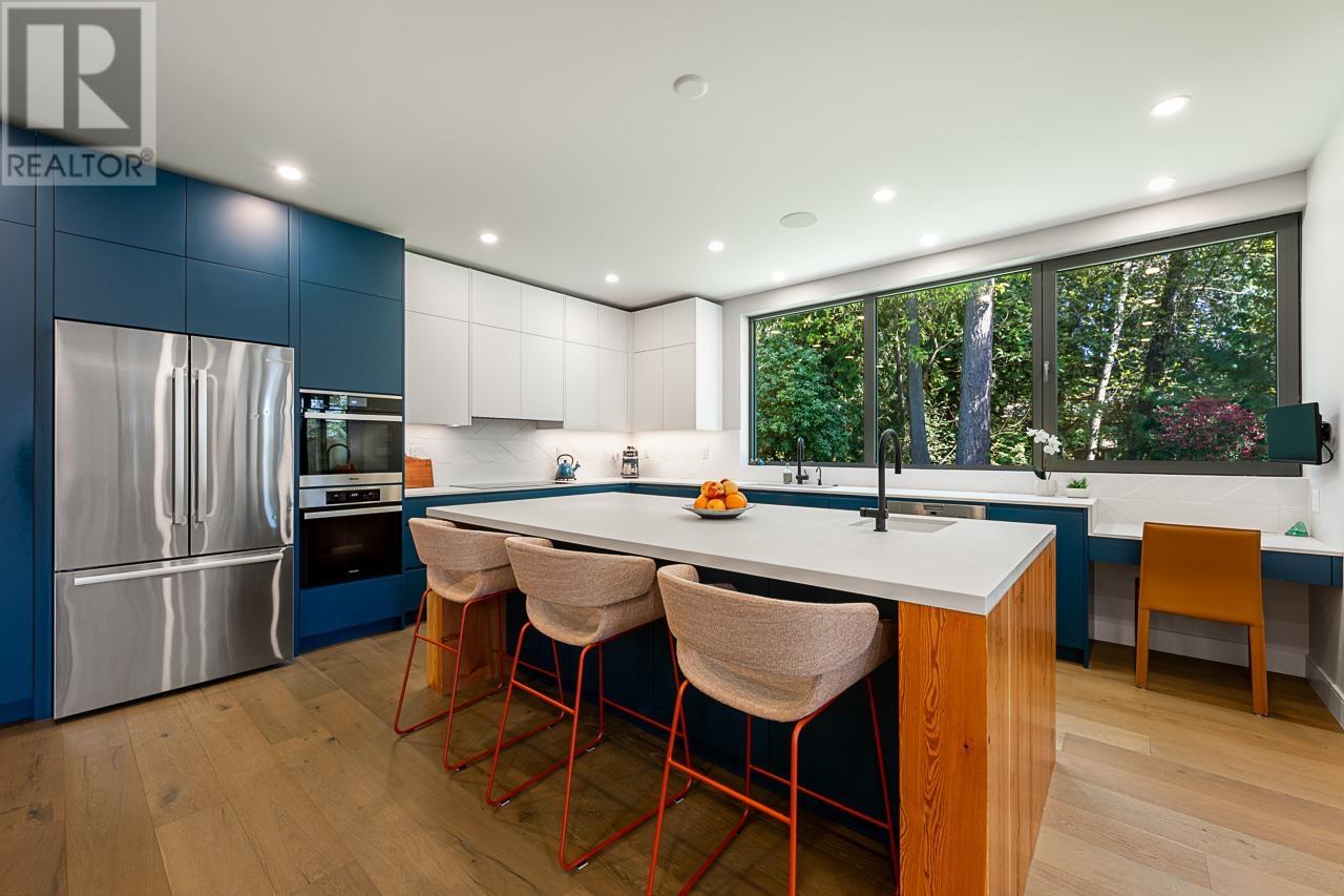 670 ST. IVES CRESCENT, North Vancouver