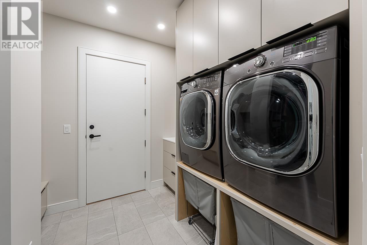 670 ST. IVES CRESCENT, North Vancouver