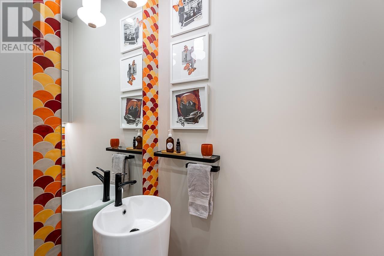 670 ST. IVES CRESCENT, North Vancouver