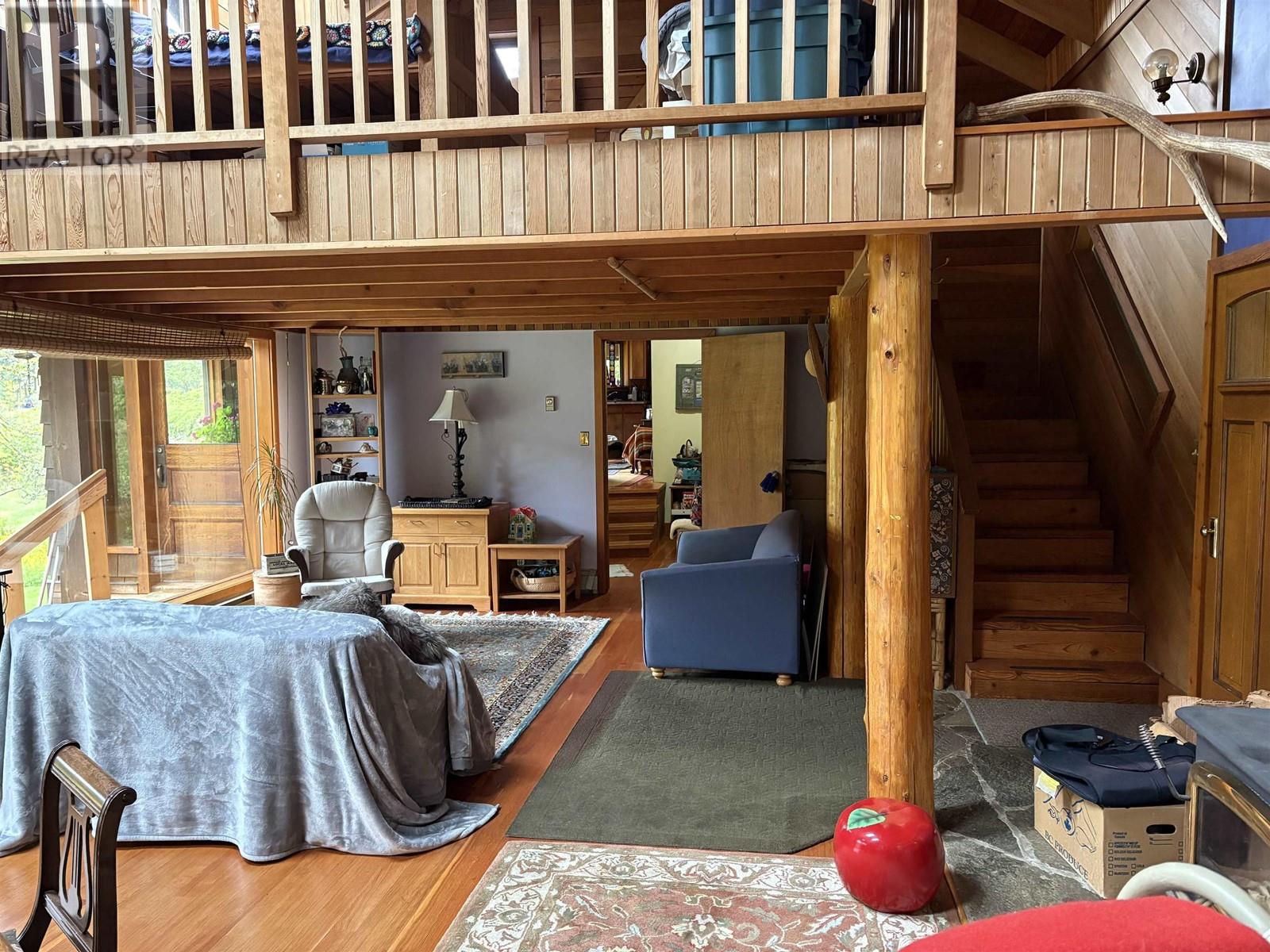 5768 SUTHERLAND ROAD, Halfmoon Bay