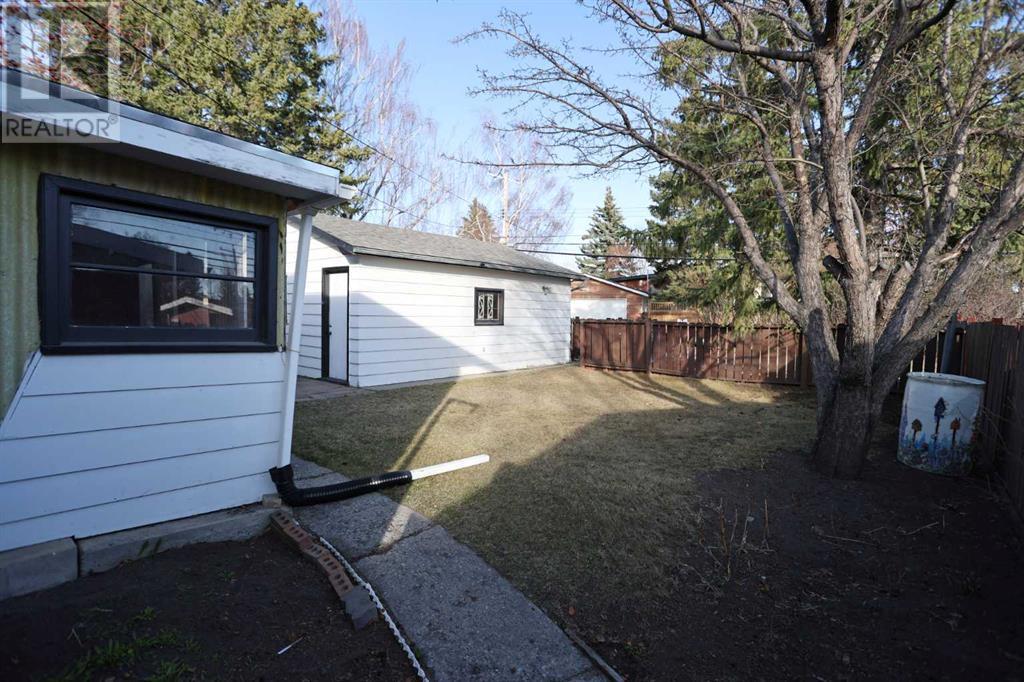 Single Family House Bi-level for Sale in  Vancouver Crescent NW Varsity Calgary 