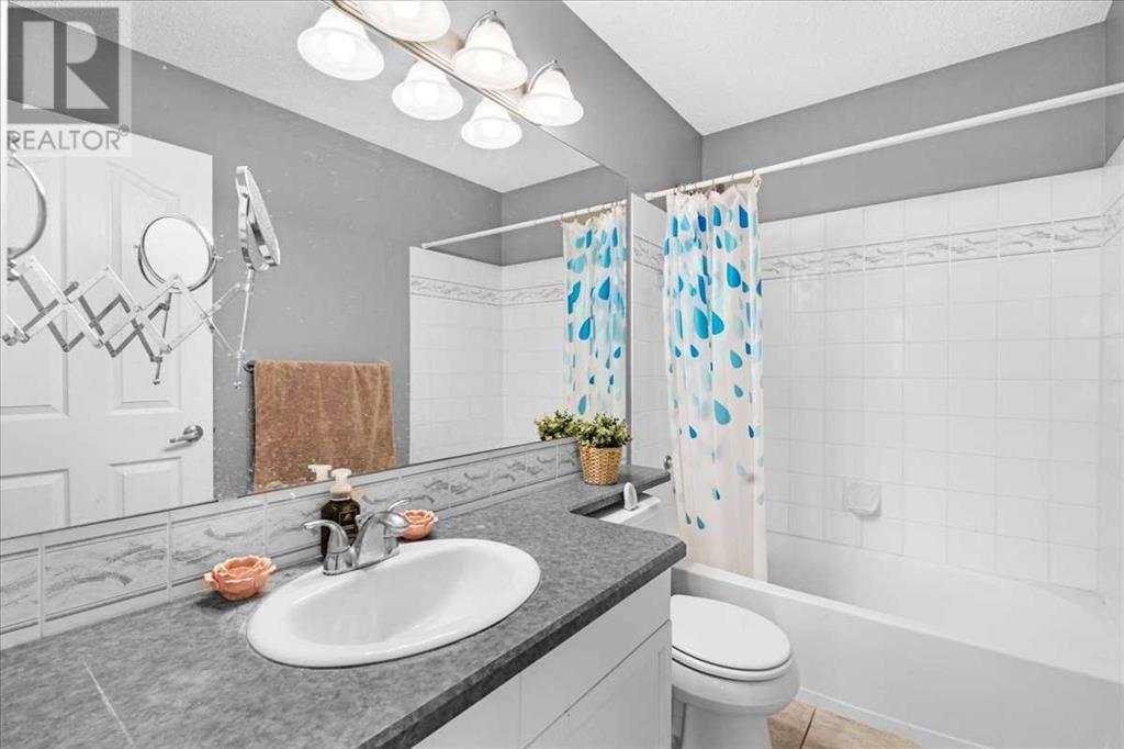 Single Family House for Sale in  Shawbrooke Close SW Shawnessy Calgary 