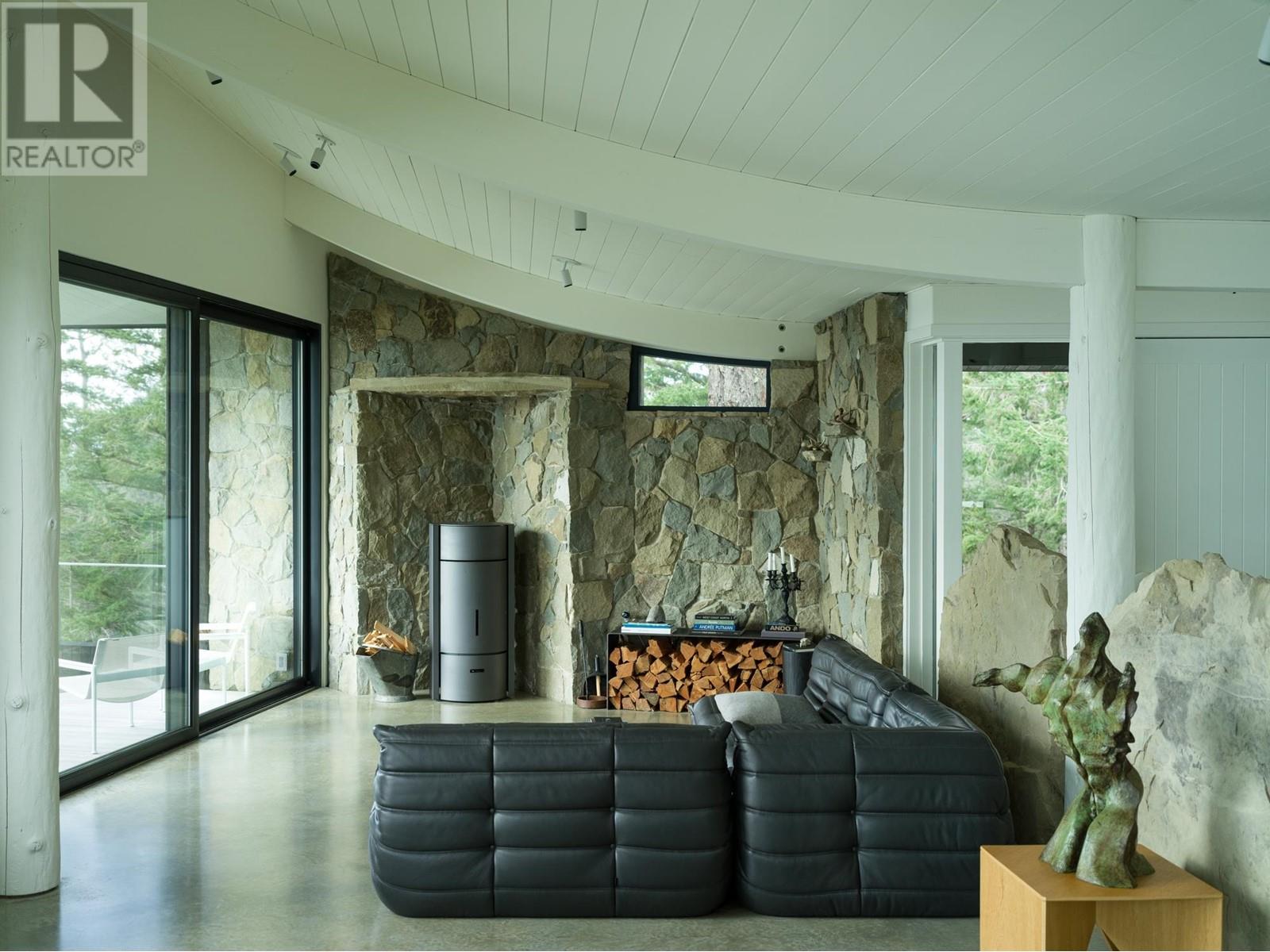 630 TINKER ROAD, Mayne Island