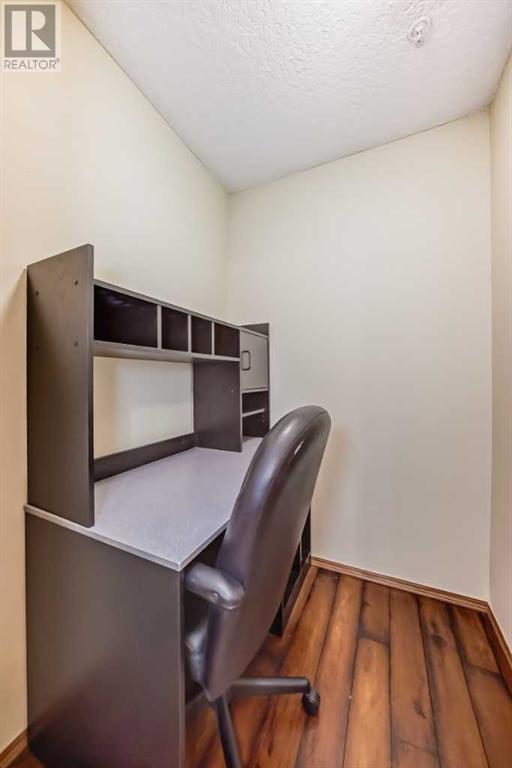 Single Family House Loft for Sale in   Sierra Morena Boulevard SW Signal Hill Calgary 