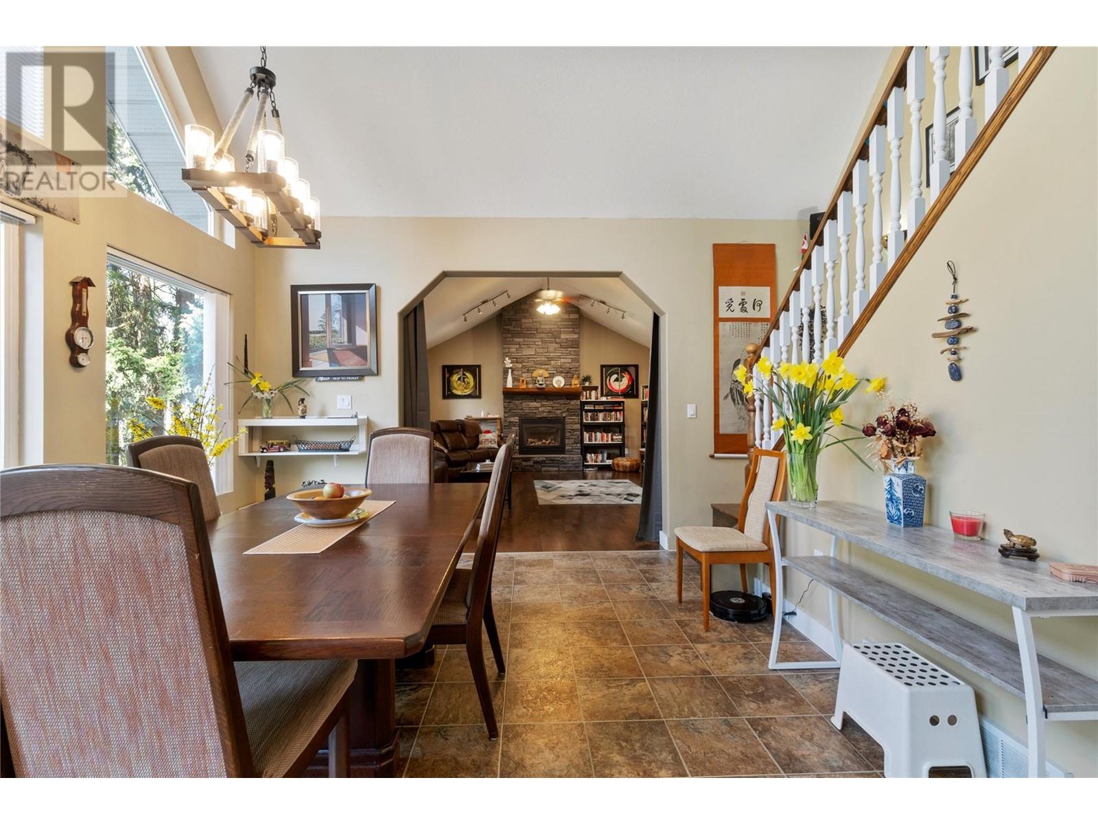  2618 Centennial Drive, Blind Bay