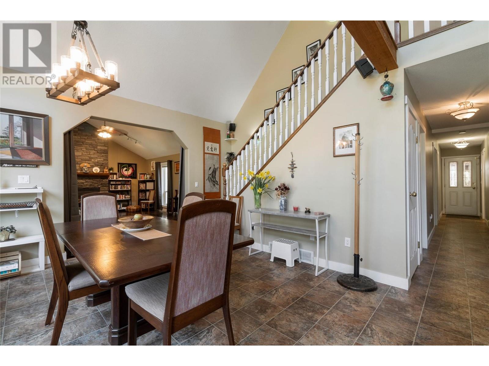  2618 Centennial Drive, Blind Bay
