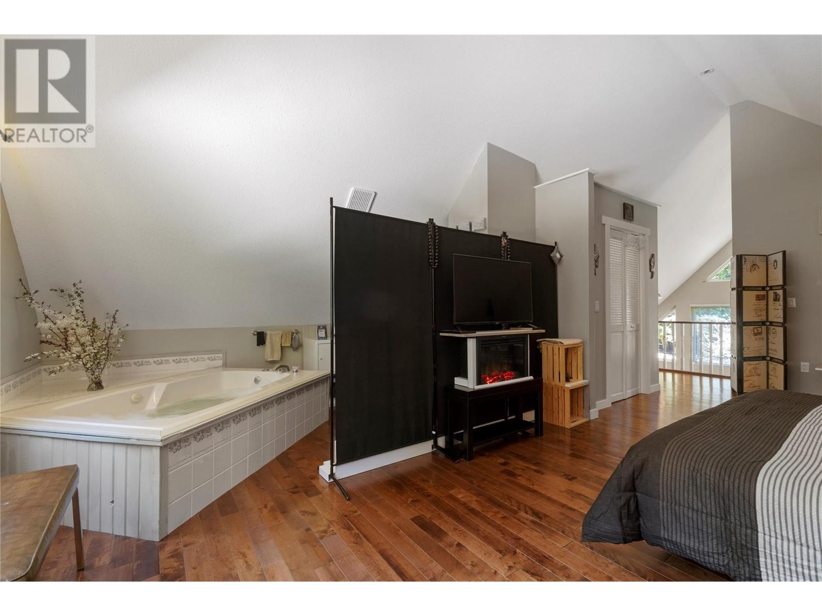  2618 Centennial Drive, Blind Bay