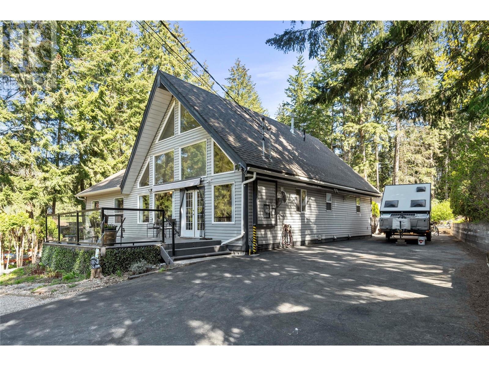  2618 Centennial Drive, Blind Bay