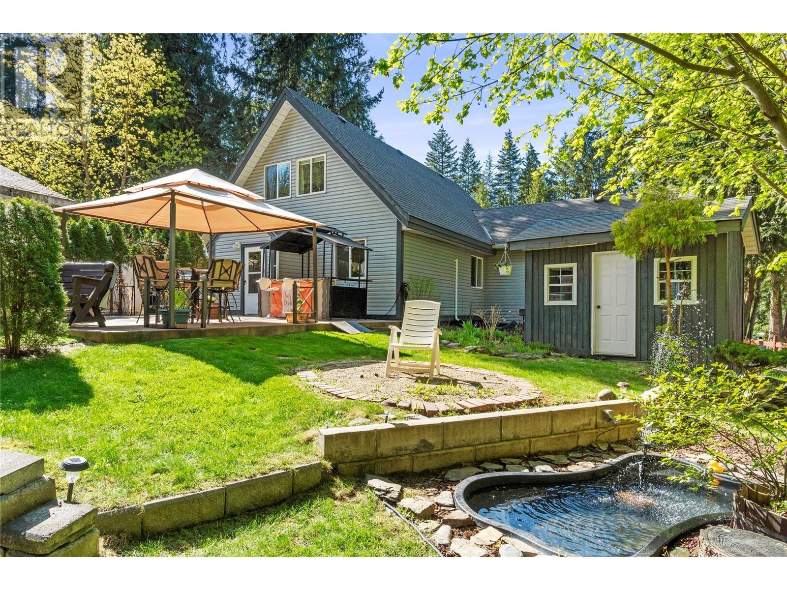  2618 Centennial Drive, Blind Bay