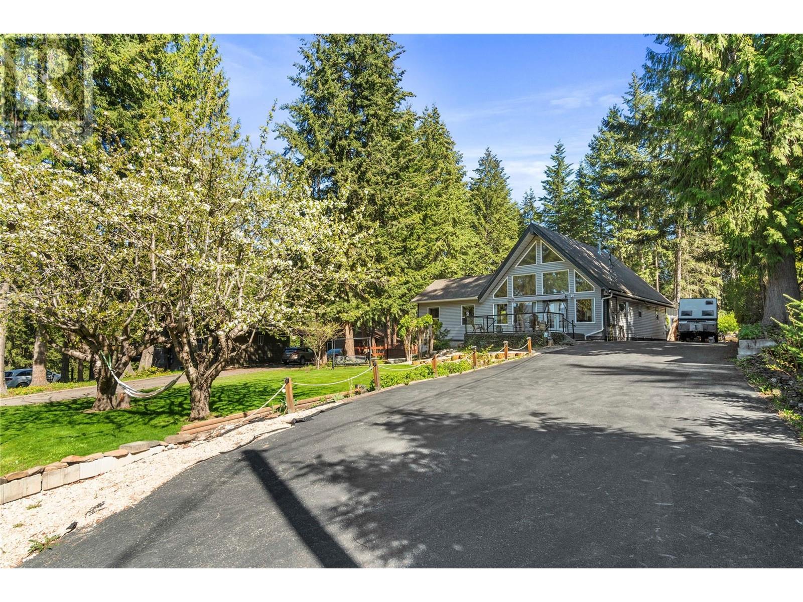 2618 Centennial Drive, Blind Bay