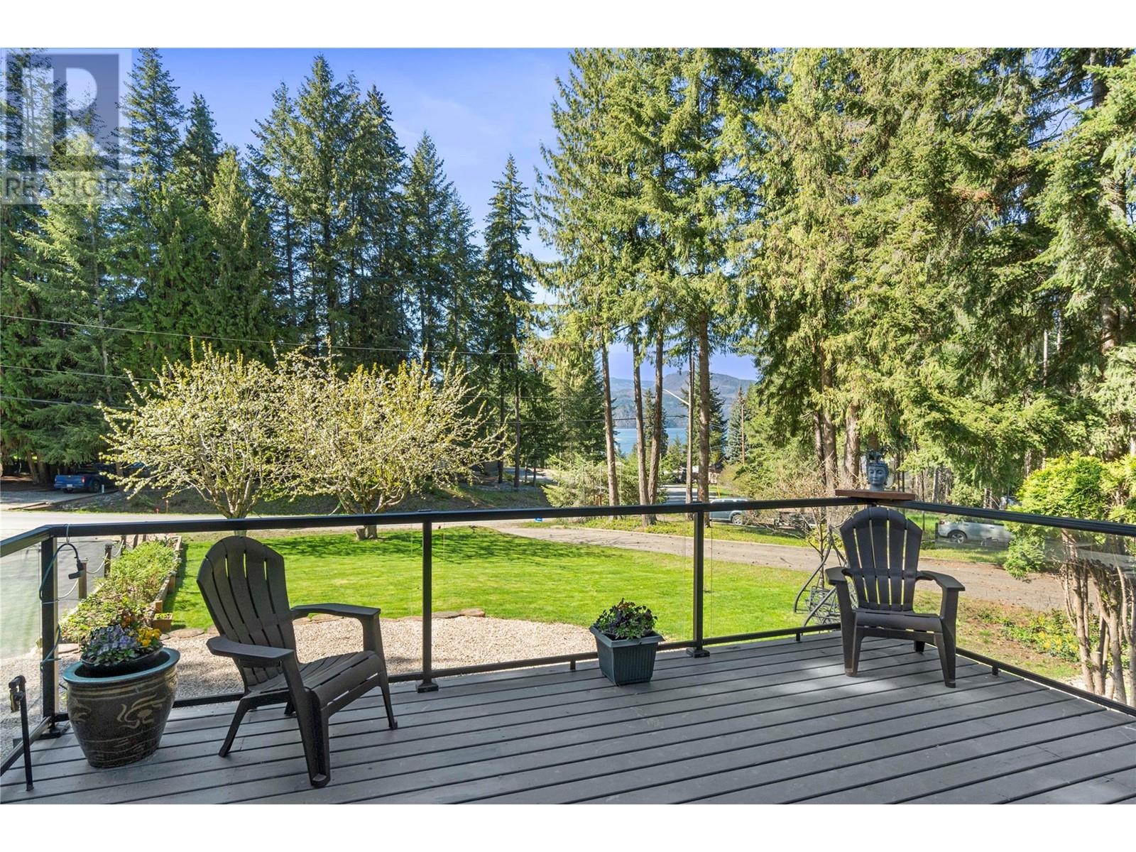  2618 Centennial Drive, Blind Bay