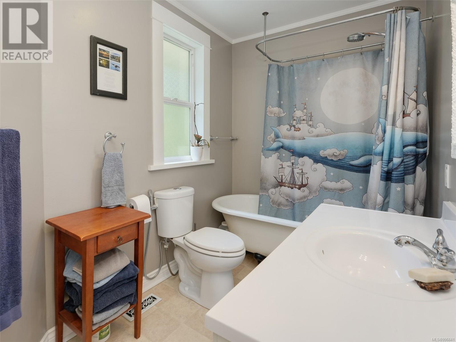  487 Ker Avenue, Saanich