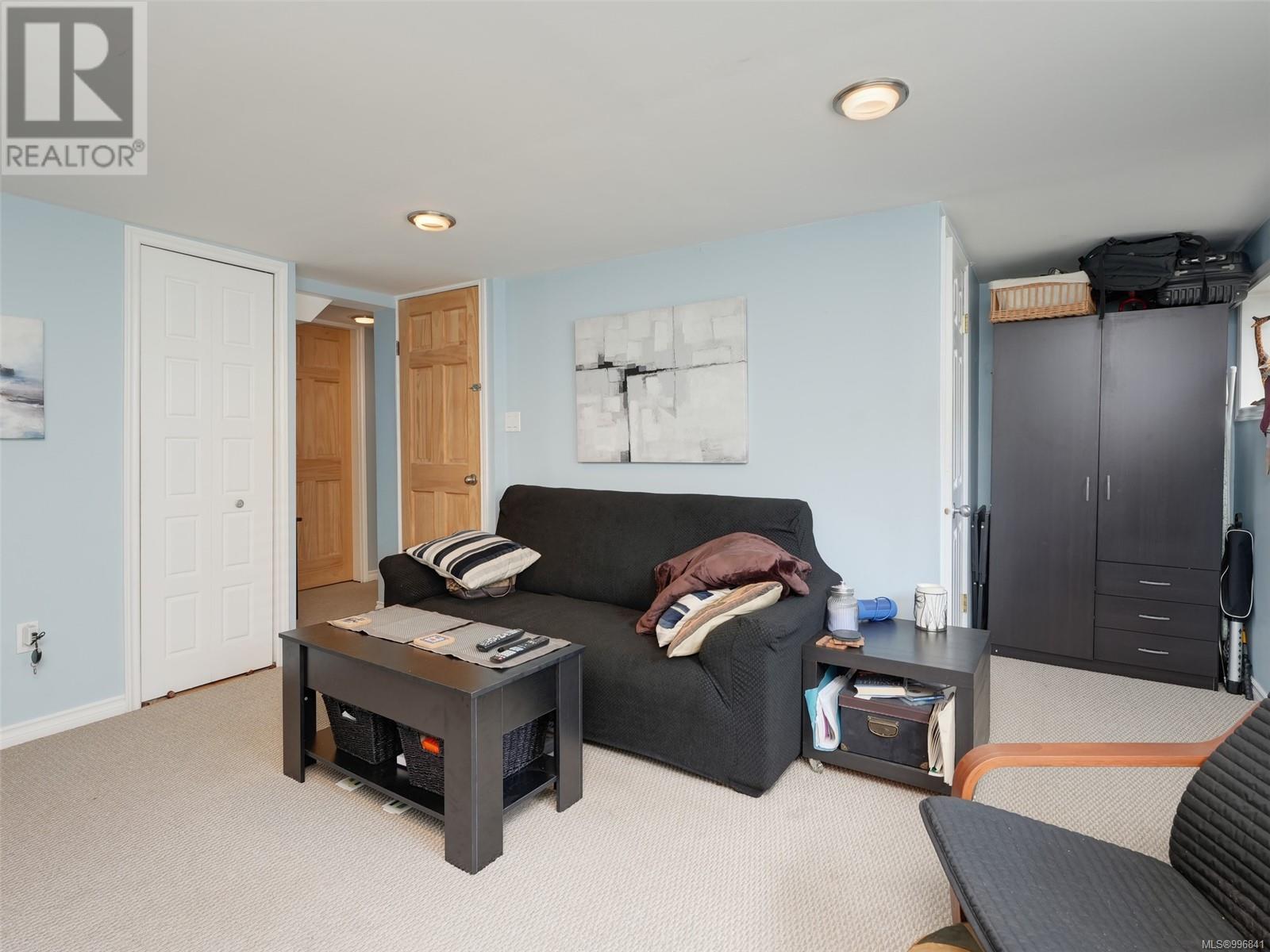  487 Ker Avenue, Saanich