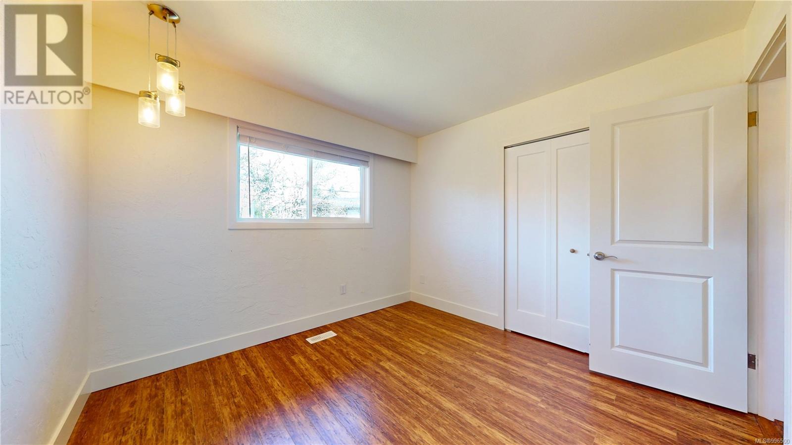  1009 Ridgeway Place, Saanich
