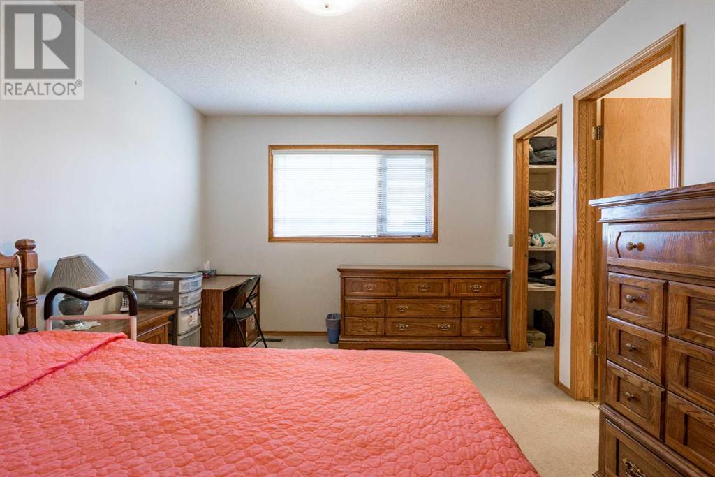 Single Family House for Sale in  Hawkland Circle NW Hawkwood Calgary 
