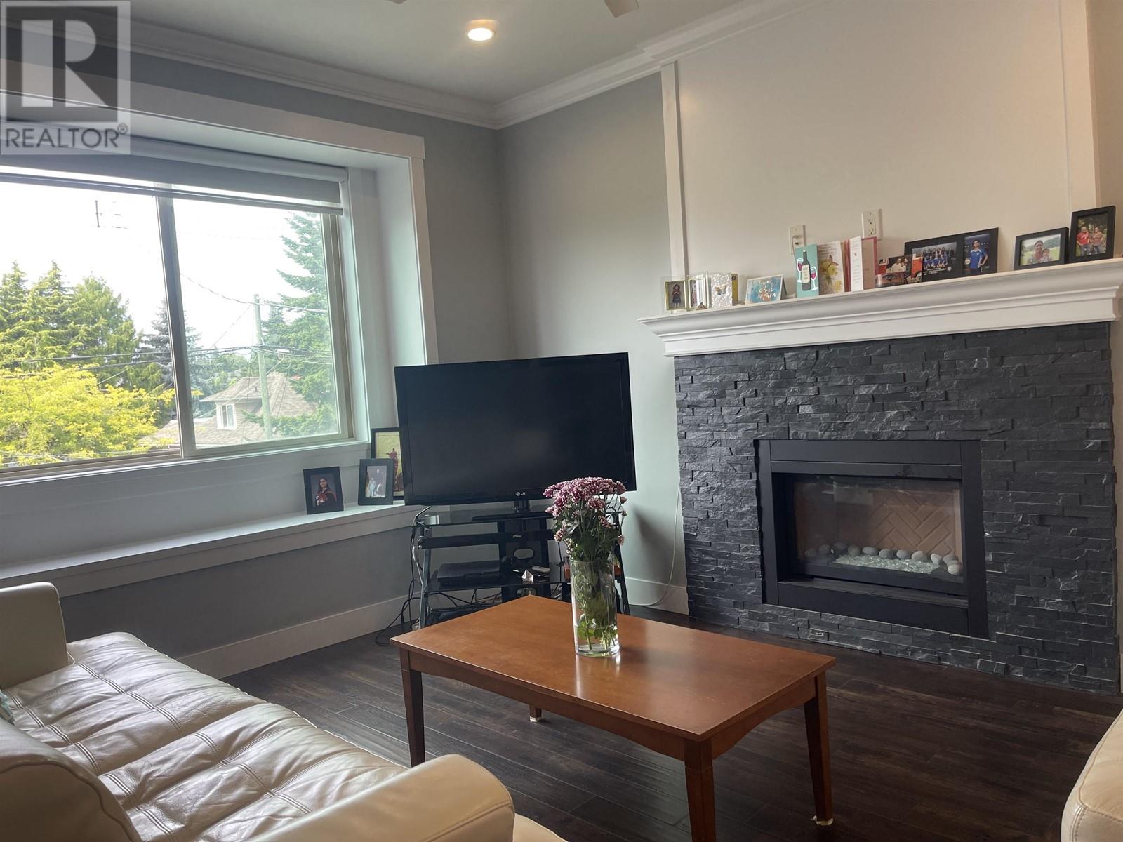 Photo 20 of 7348 11 Th Avenue, Burnaby BC
