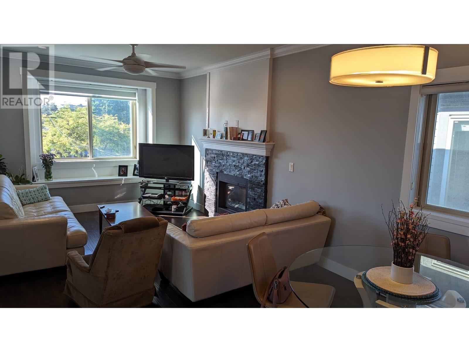 Photo 18 of 7348 11 Th Avenue, Burnaby BC