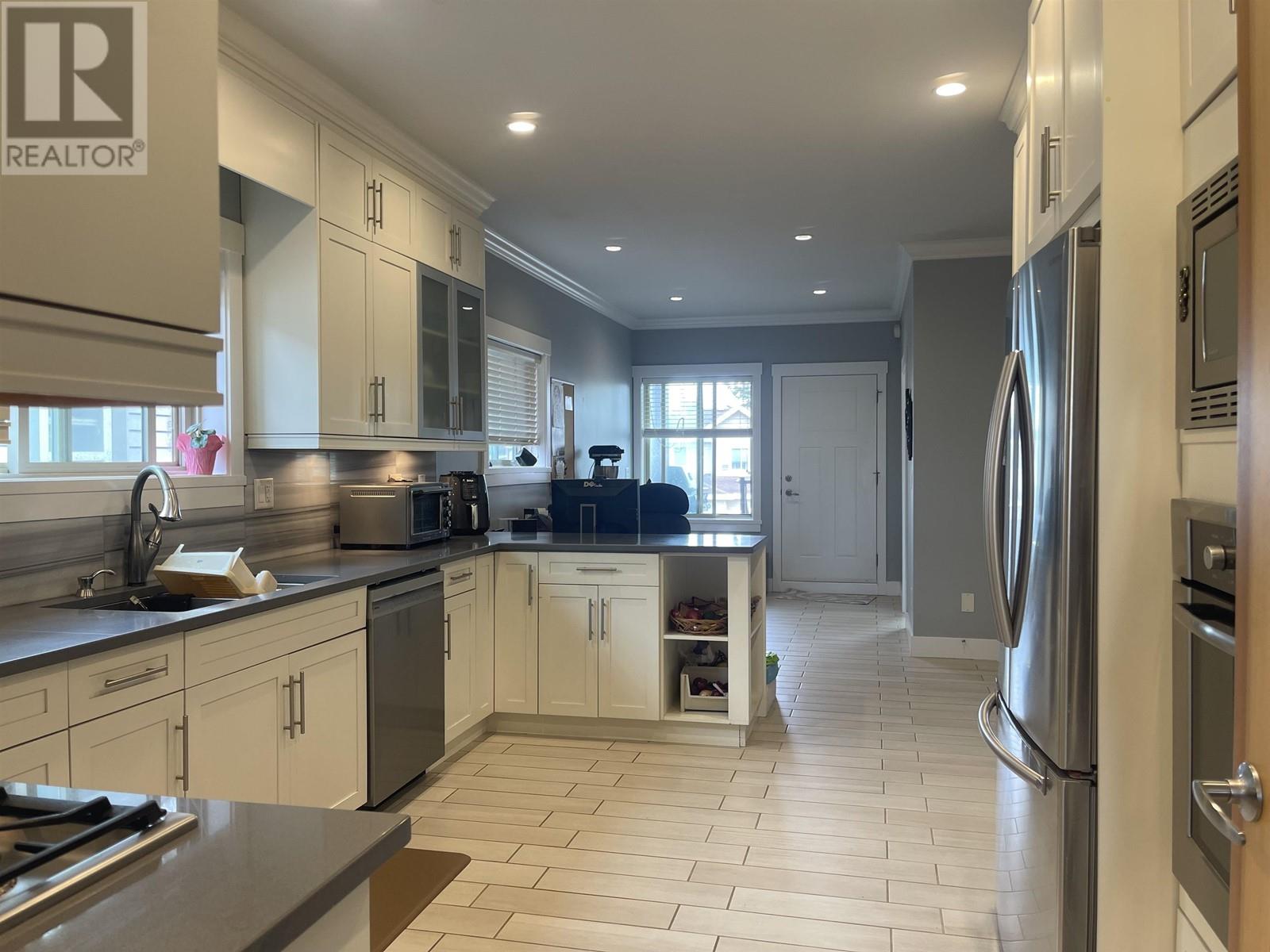 Photo 30 of 7348 11 Th Avenue, Burnaby BC