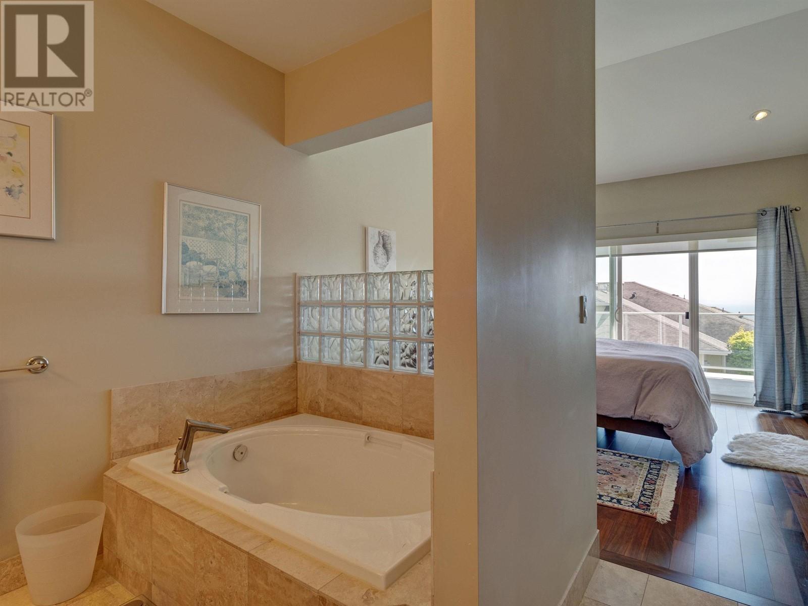 7 5520 MCCOURT ROAD, Sechelt