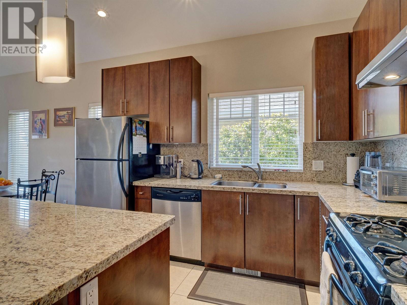 7 5520 MCCOURT ROAD, Sechelt