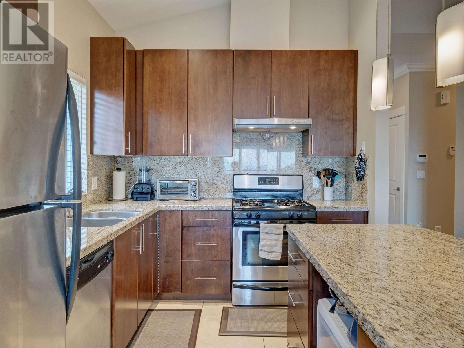 7 5520 MCCOURT ROAD, Sechelt