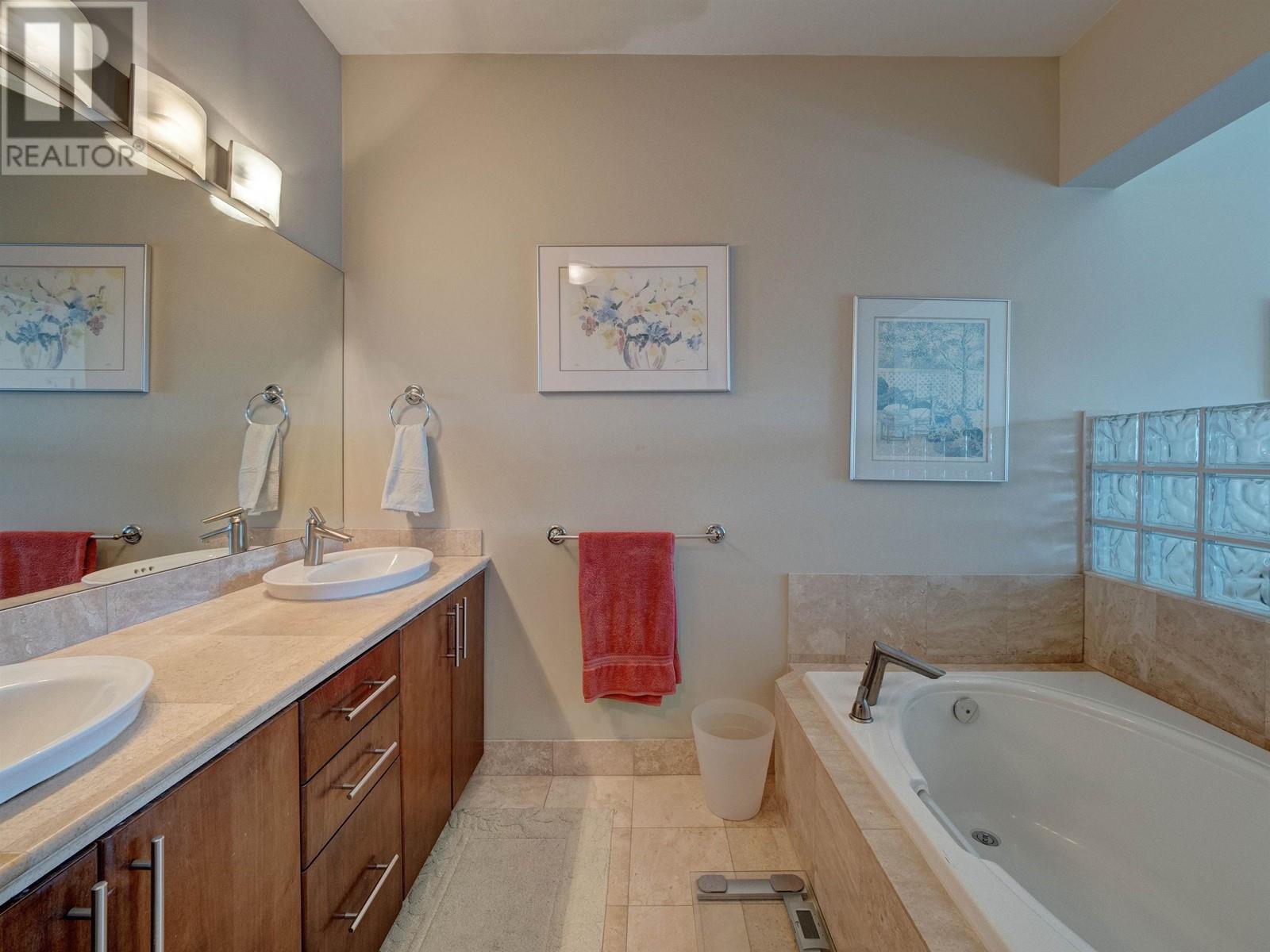 7 5520 MCCOURT ROAD, Sechelt