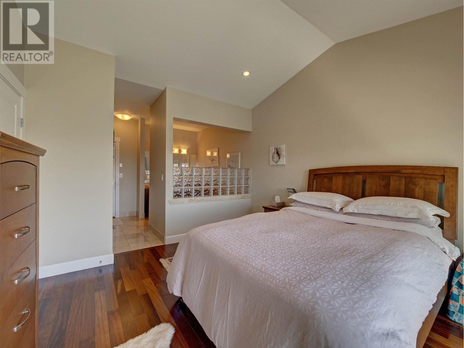 7 5520 MCCOURT ROAD, Sechelt