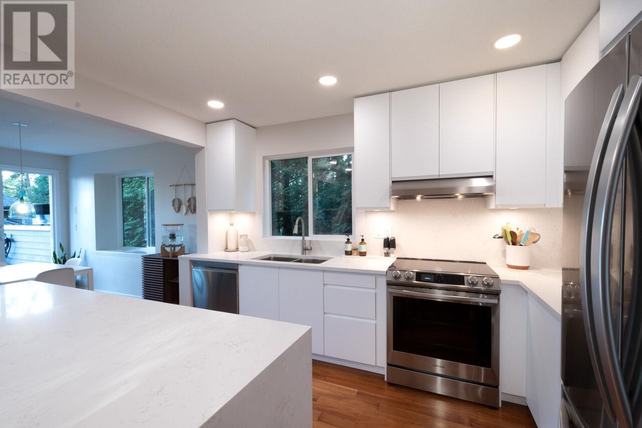 1 181 RAVINE DRIVE, Port Moody real estate listing R2995722