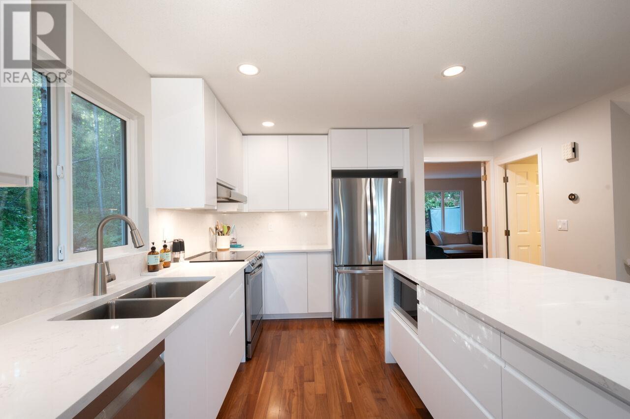 1 181 RAVINE DRIVE, Port Moody real estate listing R2995722