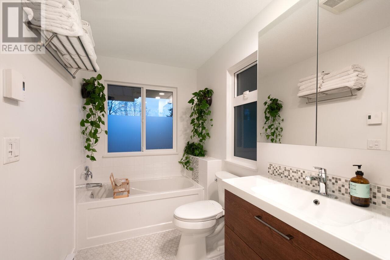 1 181 RAVINE DRIVE, Port Moody real estate listing R2995722