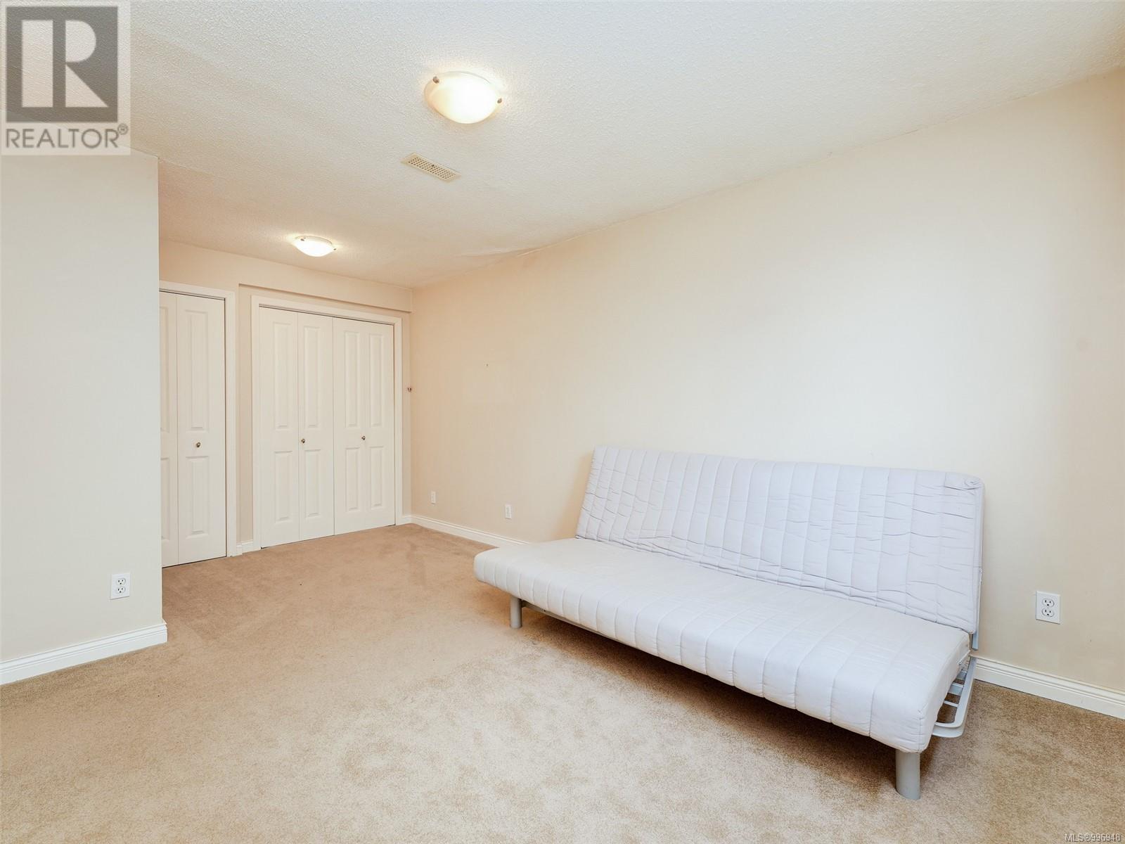  4943 Lochside Drive, Saanich
