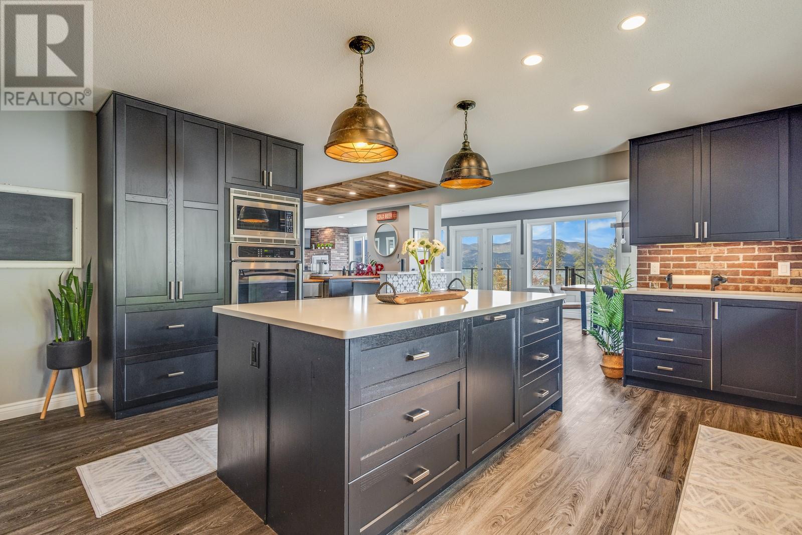  4812 Lakeshore Place, Kelowna