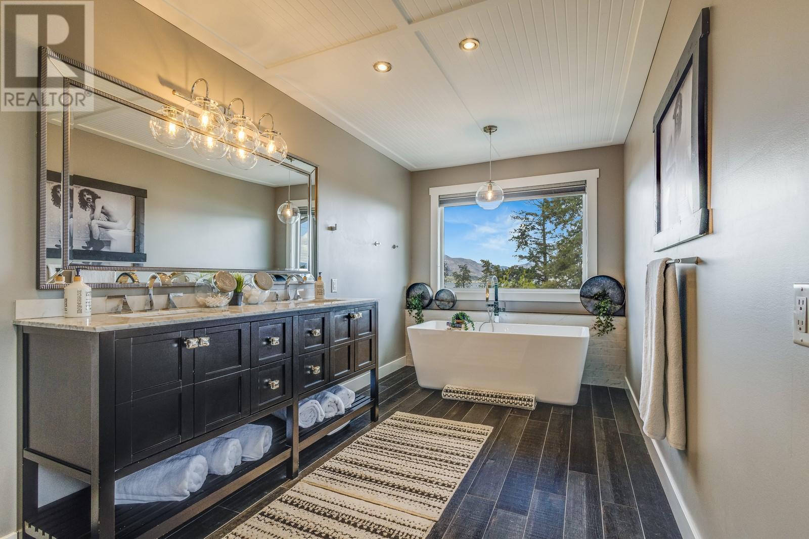  4812 Lakeshore Place, Kelowna