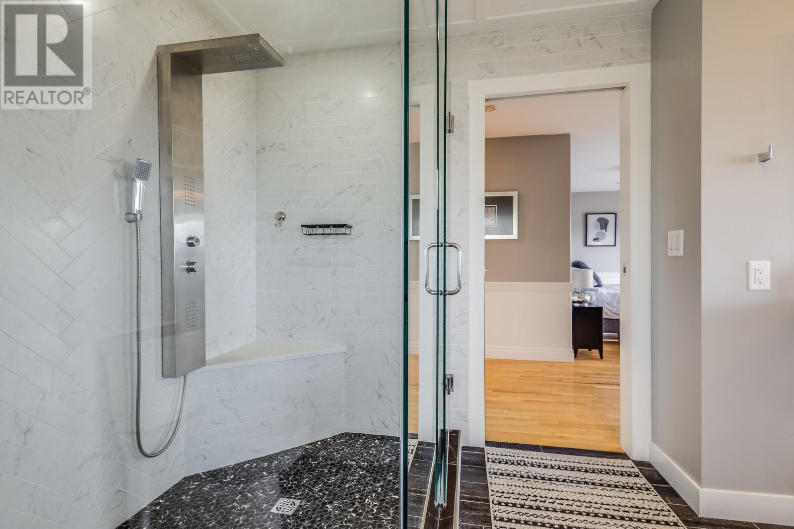  4812 Lakeshore Place, Kelowna
