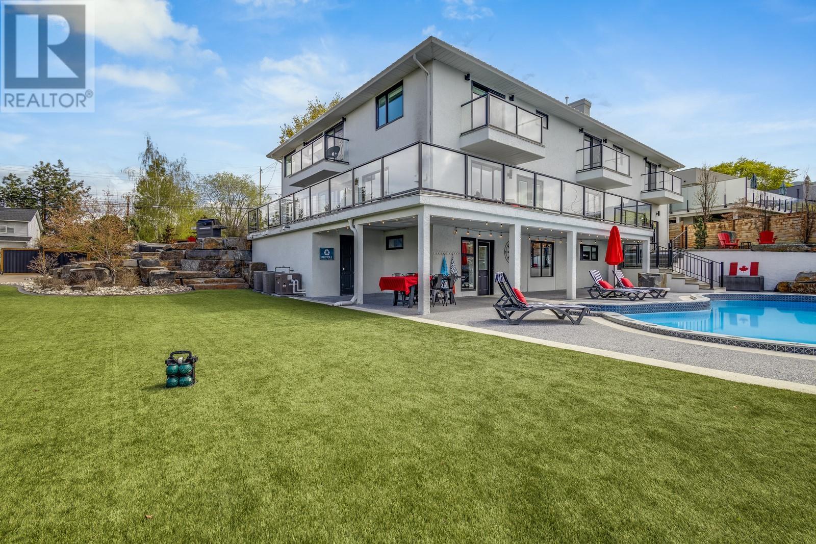  4812 Lakeshore Place, Kelowna