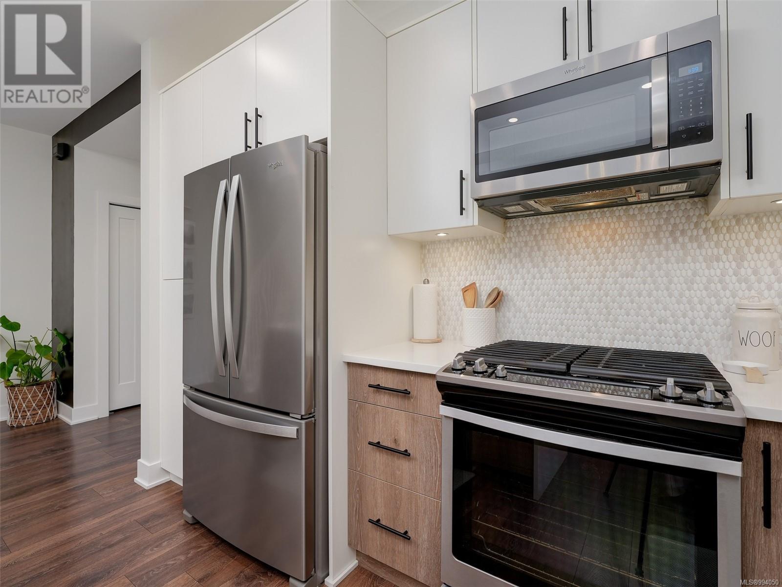  1220 Solstice Crescent, Langford