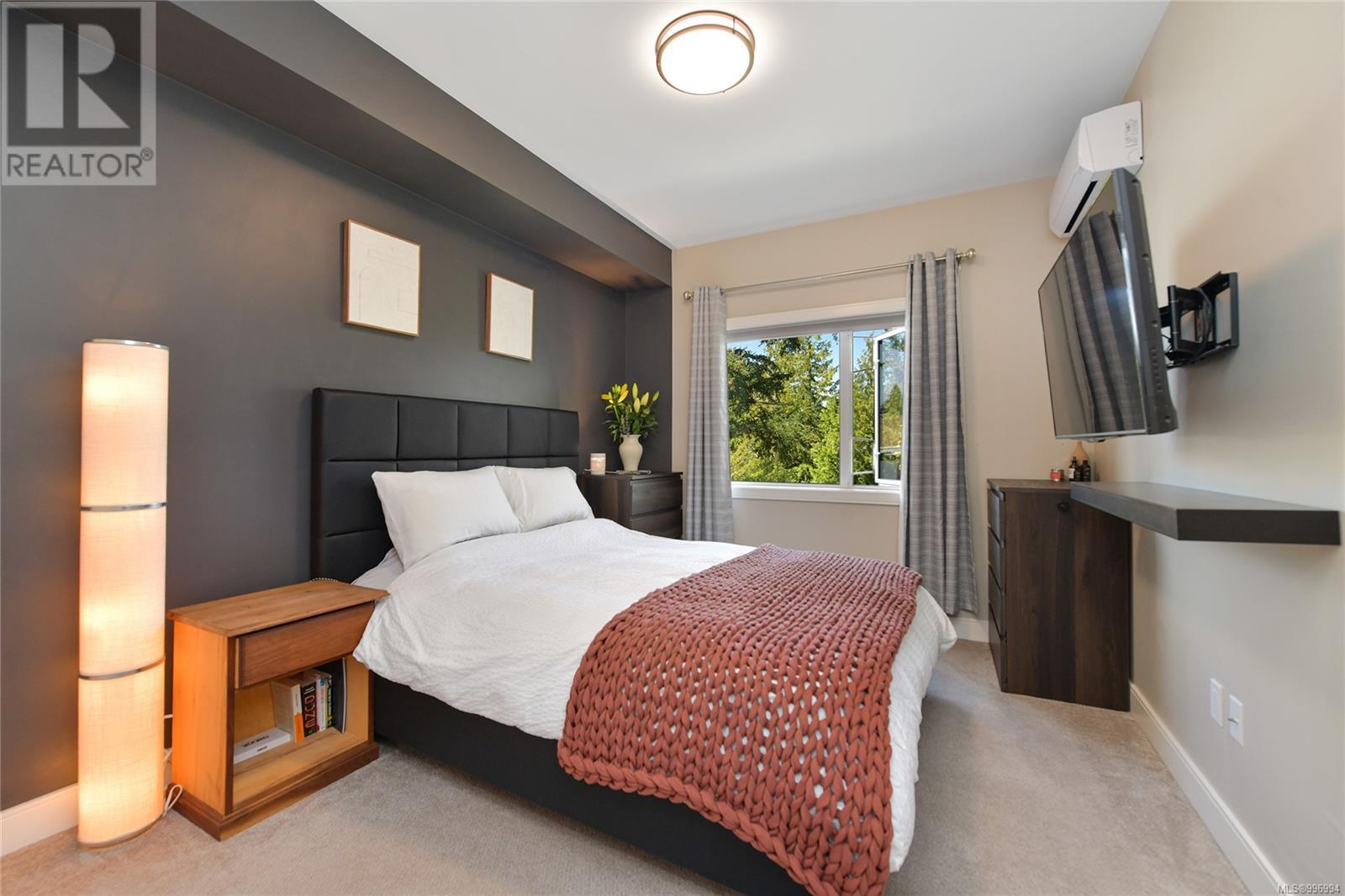 302 7111 West Saanich Road, Central Saanich