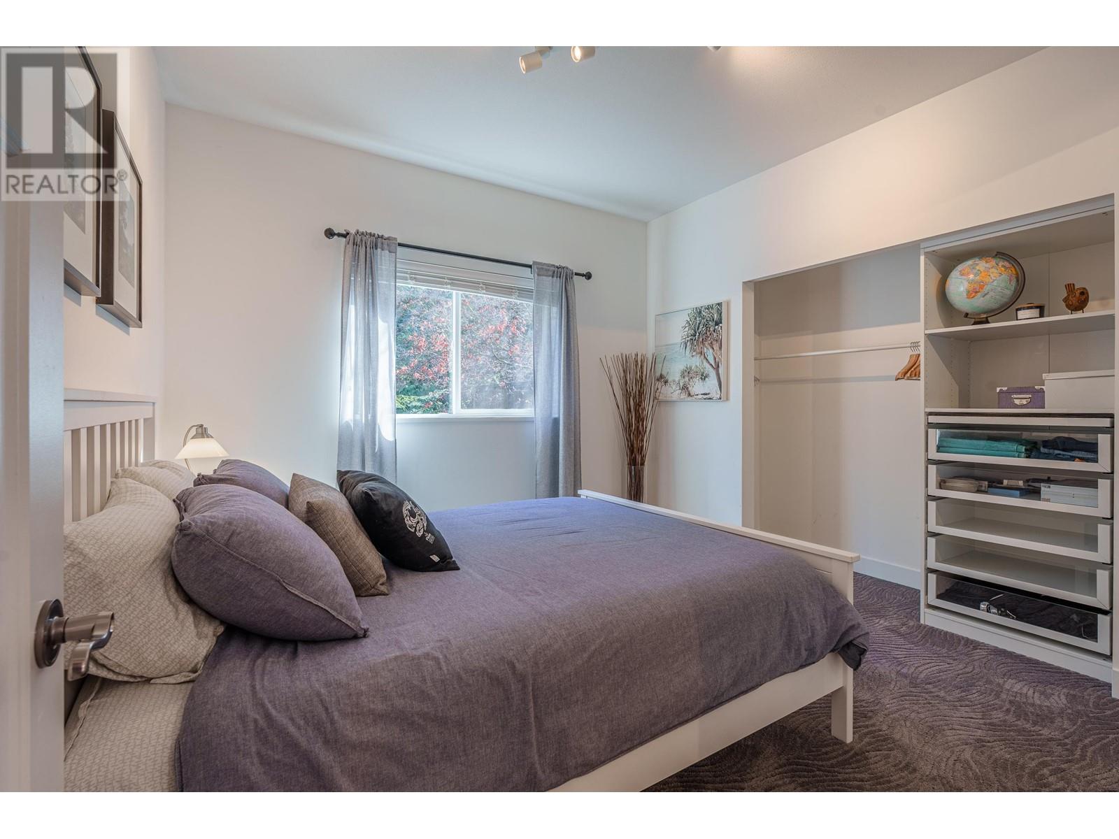 6323 ORACLE ROAD, Sechelt